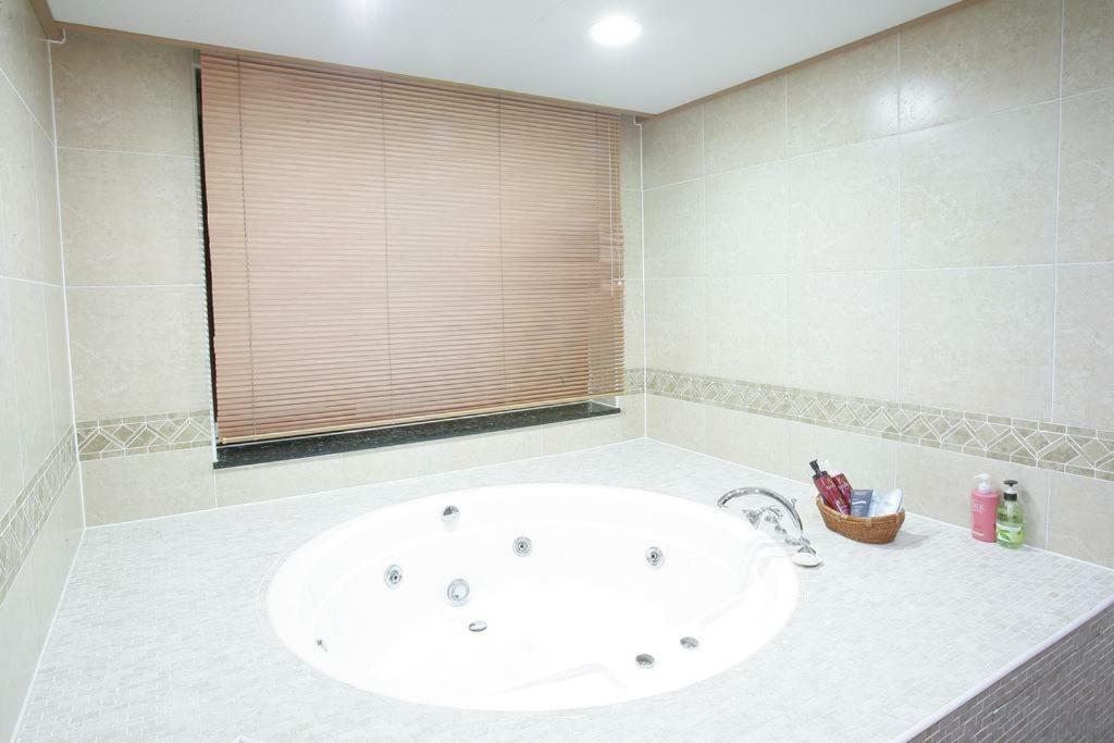 Sunjin Grand Hotel ウランバートル エクステリア 写真