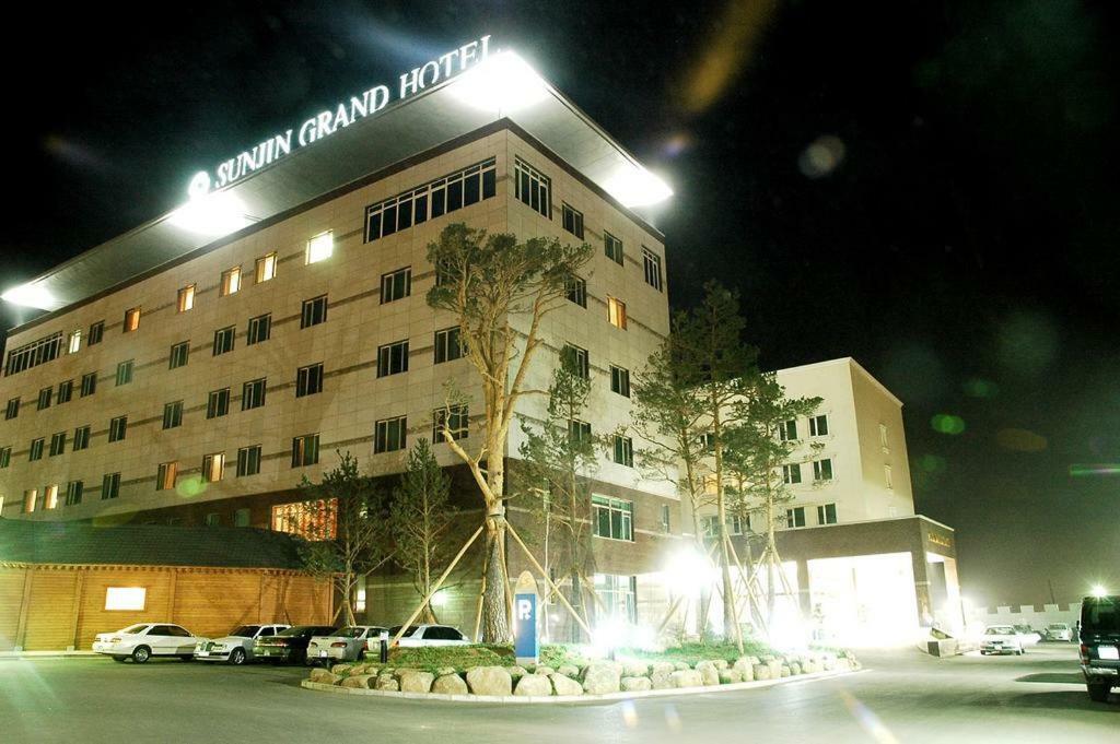Sunjin Grand Hotel ウランバートル エクステリア 写真