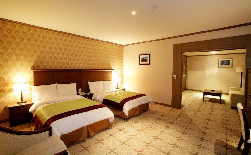 Sunjin Grand Hotel ウランバートル エクステリア 写真