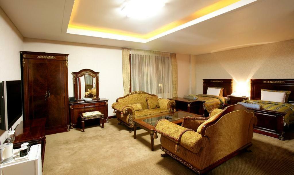 Sunjin Grand Hotel ウランバートル エクステリア 写真