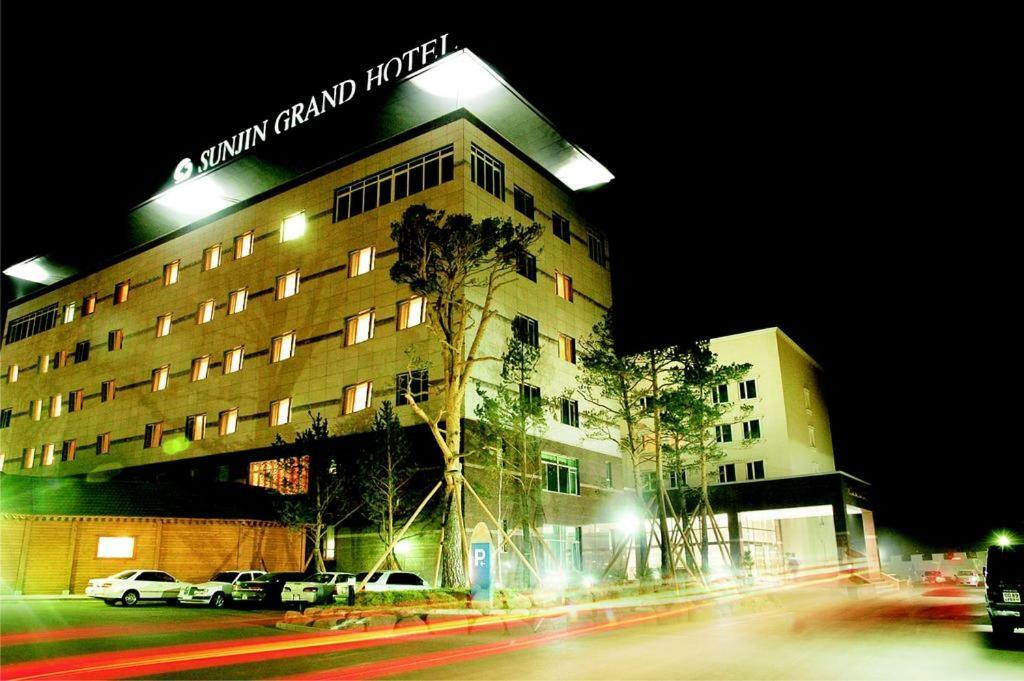 Sunjin Grand Hotel ウランバートル エクステリア 写真